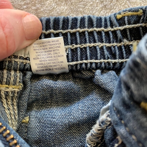 3 Month Bundle OshGosh Jeans & Onsie - Picture 4 of 9